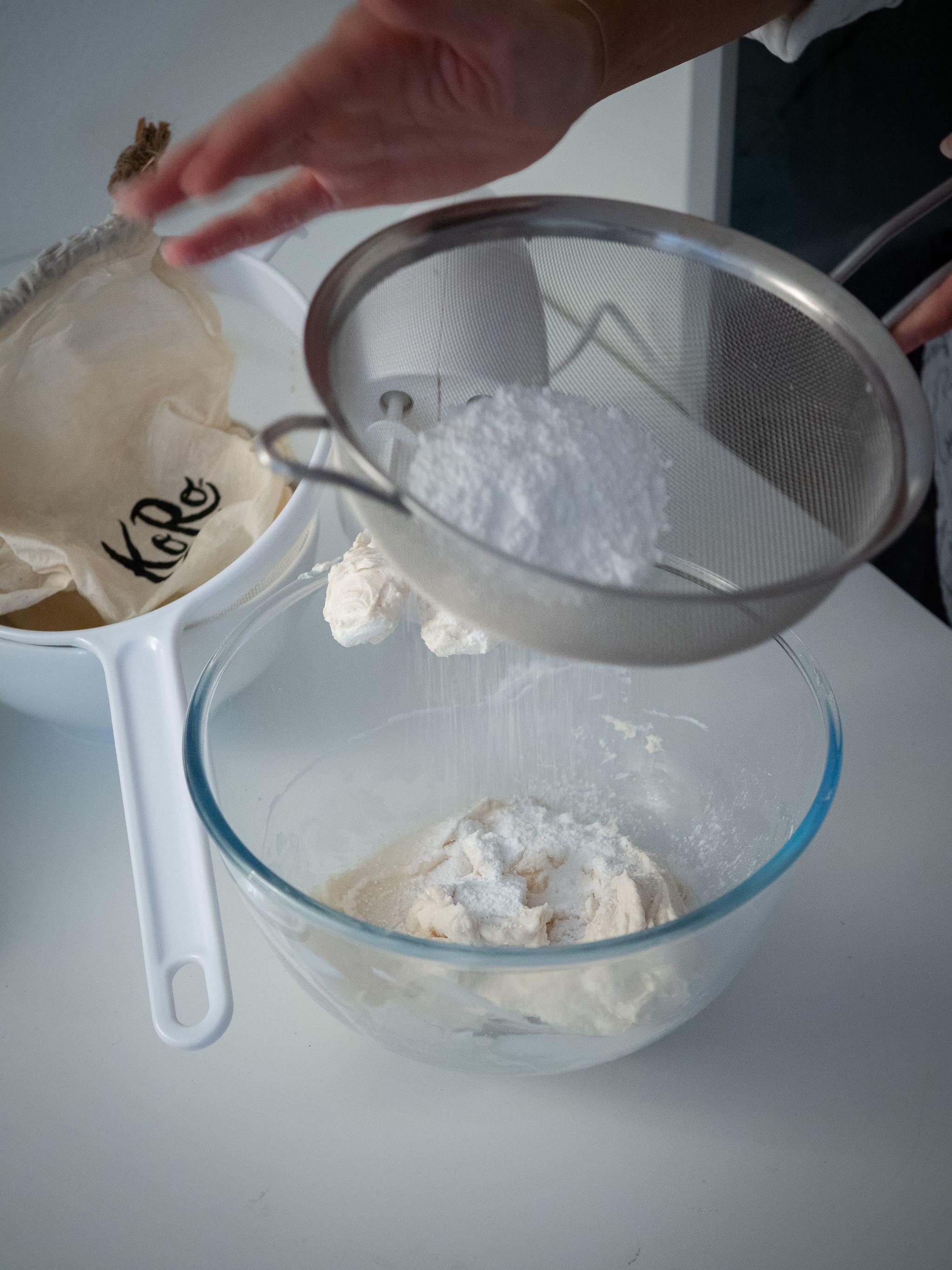ajouter le sucre glace a la préparation en le tamisant