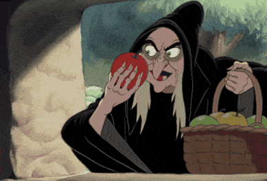 la sorcière de blanche neige offre une pomme rouge
