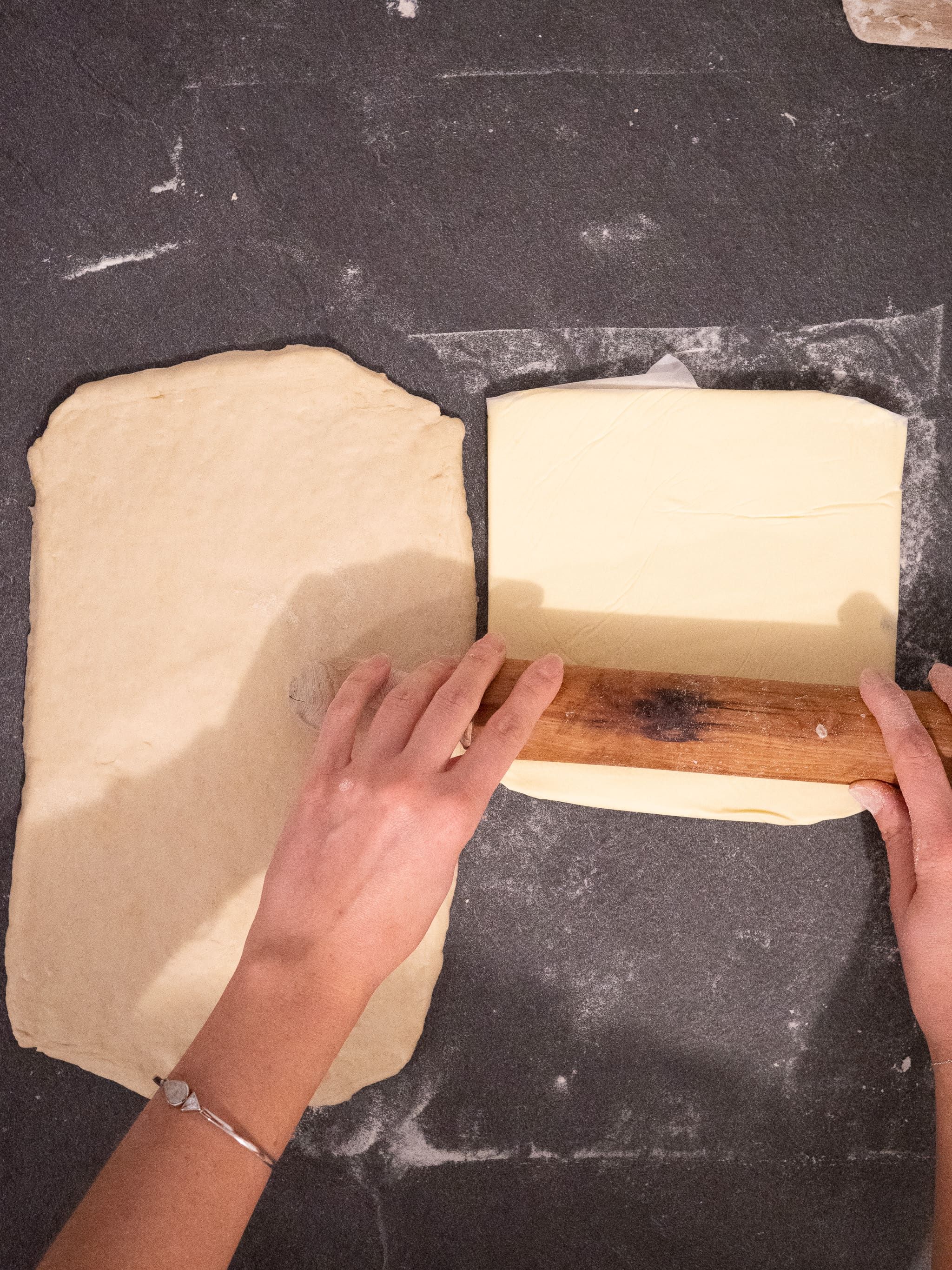 etaler la margarine dans le papier cuisson jusqu'à obtenir un beau carré régulier