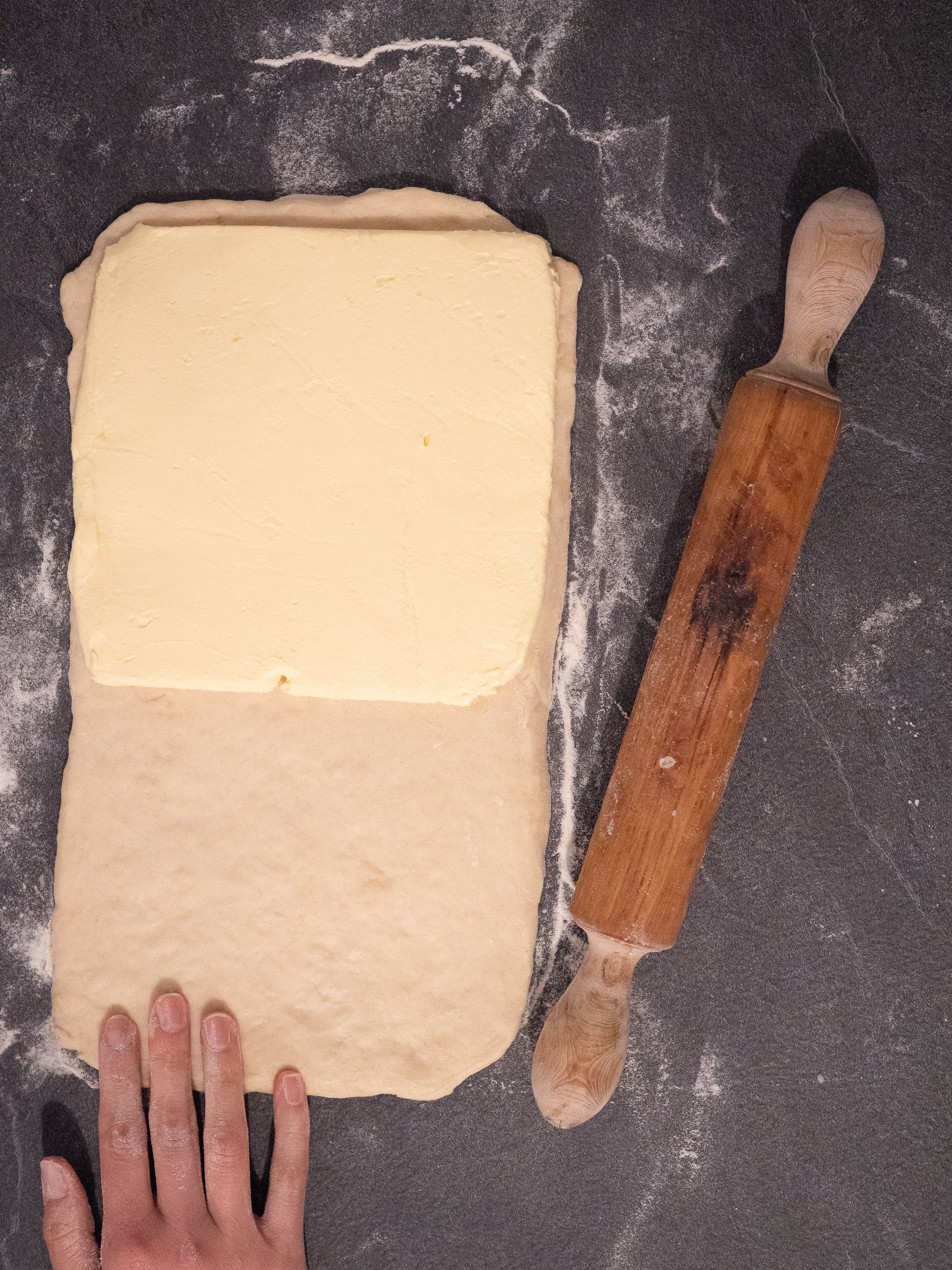 positionner la margarine sur la moitié supérieure de la pate
