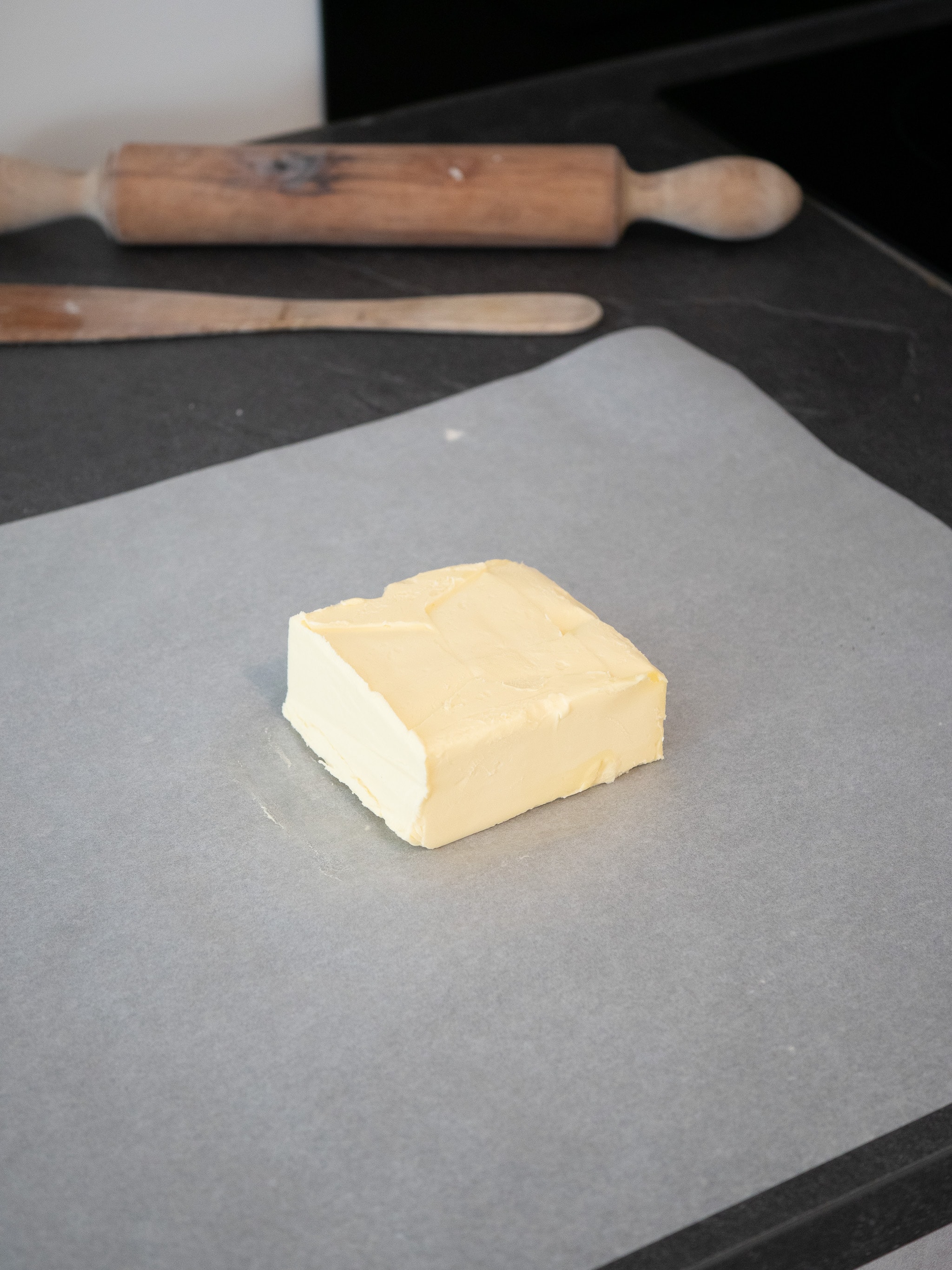 poser la margarine sur une feuille de papier cuisson